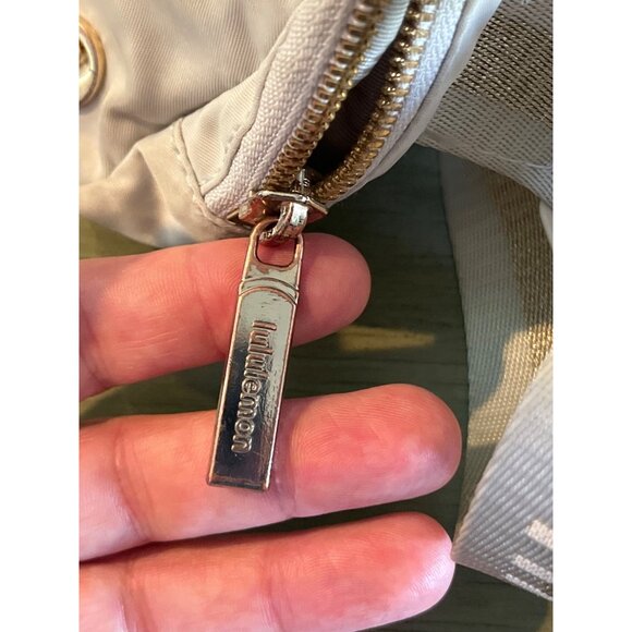Lululemon Everywhere Belt Bag Light Cream Nylon Adjustable Strap - Picture 9 of 9